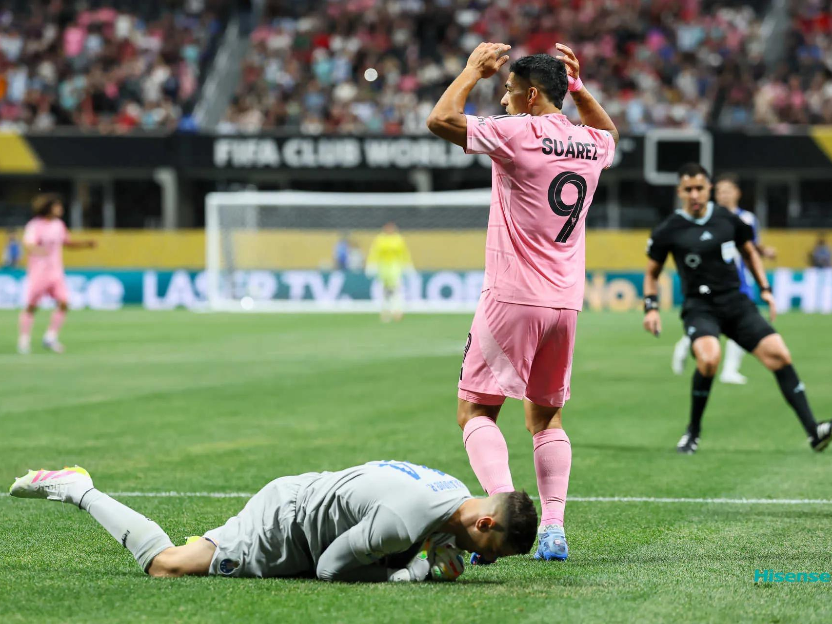 关于足球赛场上一连串让人扣人心弦的瞬间的信息